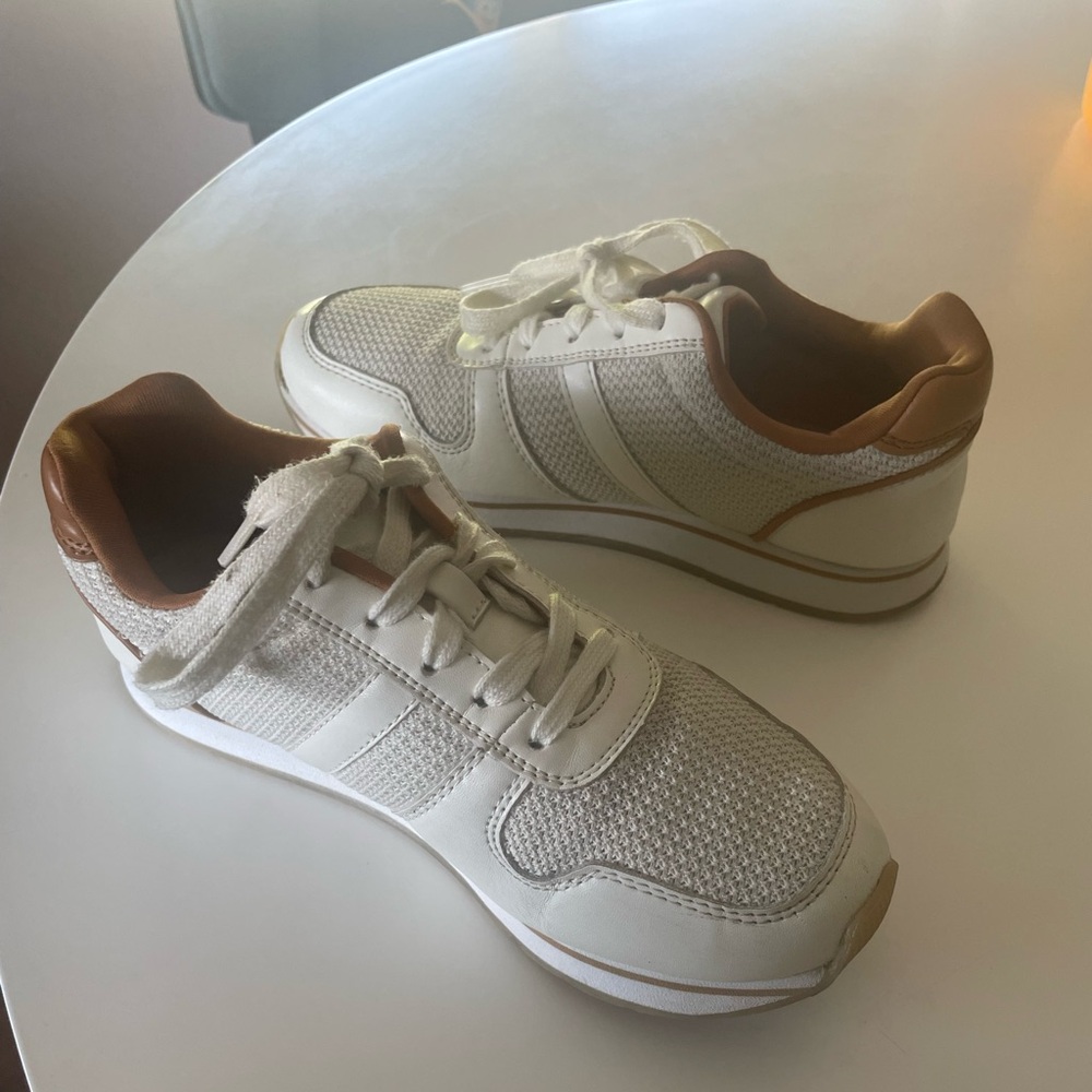 ✨Banana Republic Sneakers